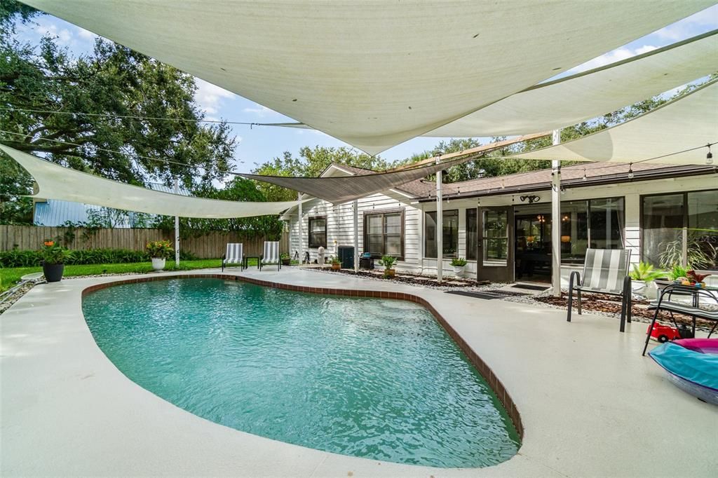 Activo con contrato: $535,000 (4 camas, 2 baños, 2531 Pies cuadrados)