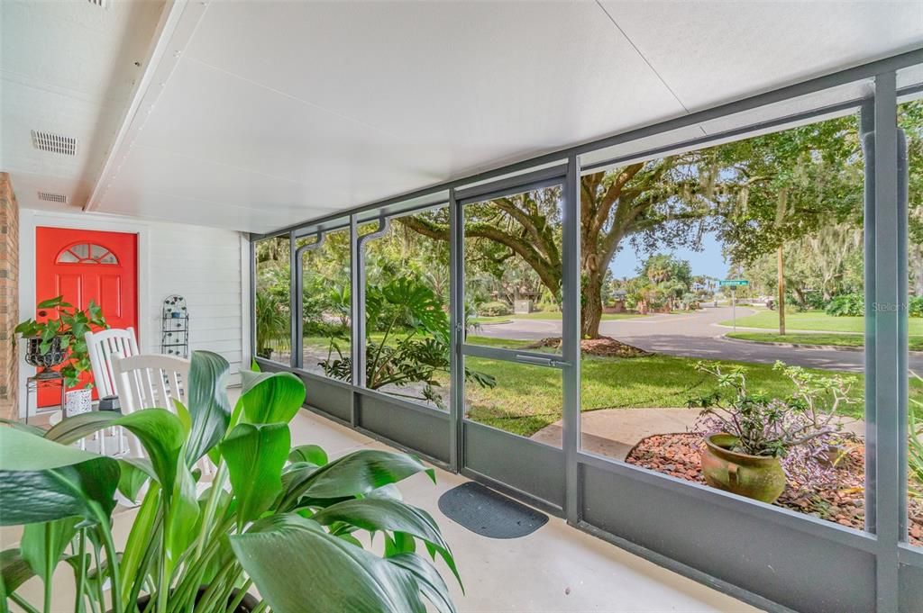 Activo con contrato: $535,000 (4 camas, 2 baños, 2531 Pies cuadrados)