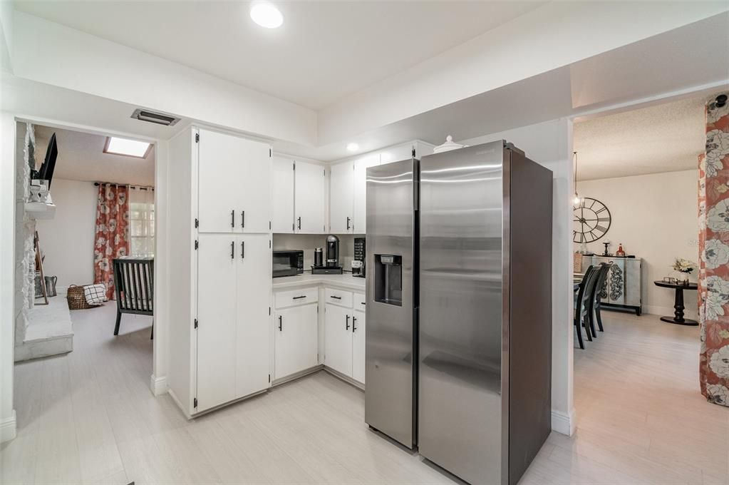 Activo con contrato: $535,000 (4 camas, 2 baños, 2531 Pies cuadrados)