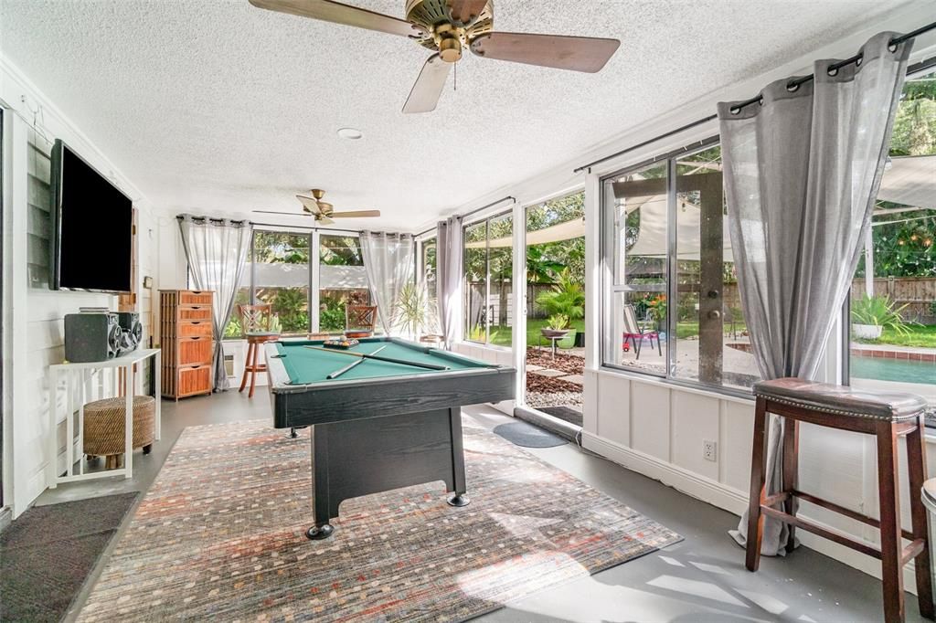 Activo con contrato: $535,000 (4 camas, 2 baños, 2531 Pies cuadrados)