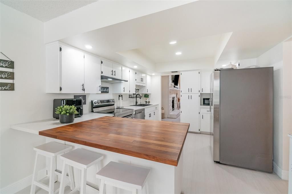 Activo con contrato: $535,000 (4 camas, 2 baños, 2531 Pies cuadrados)