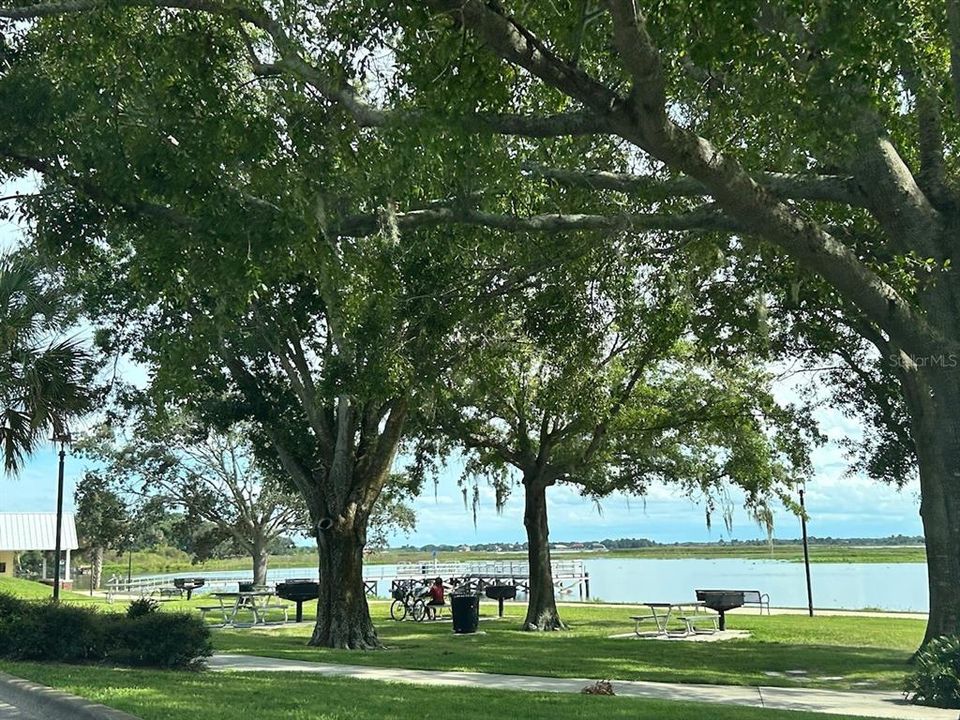 Activo con contrato: $535,000 (4 camas, 2 baños, 2531 Pies cuadrados)