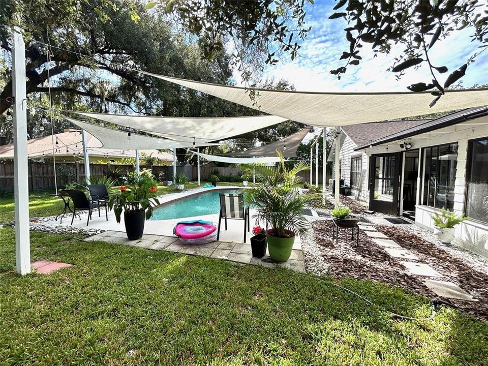 Activo con contrato: $535,000 (4 camas, 2 baños, 2531 Pies cuadrados)