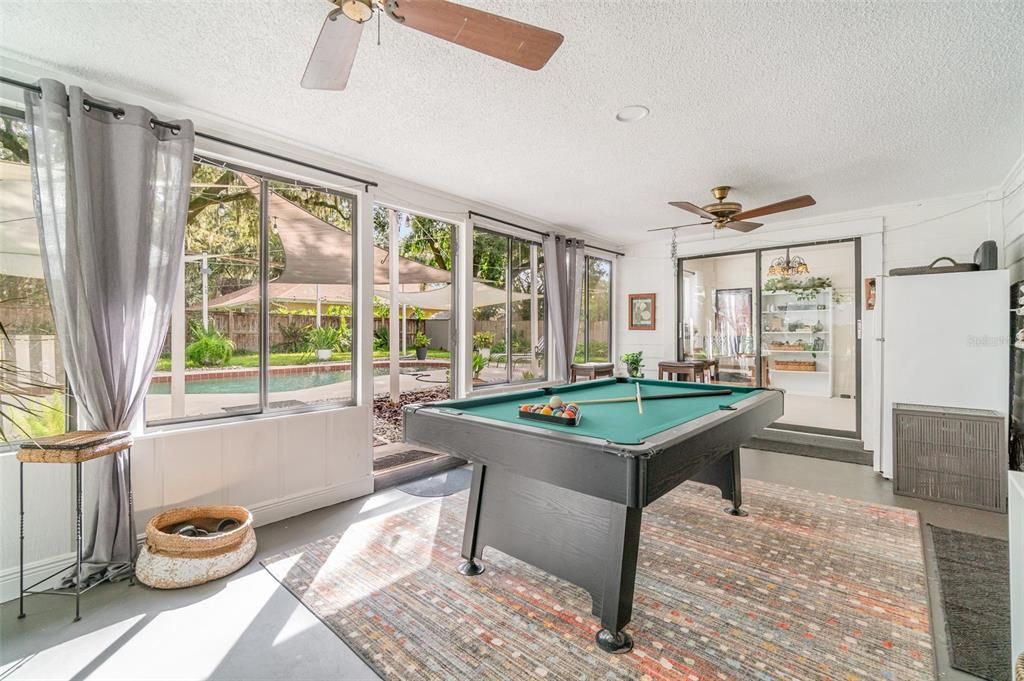 Activo con contrato: $535,000 (4 camas, 2 baños, 2531 Pies cuadrados)