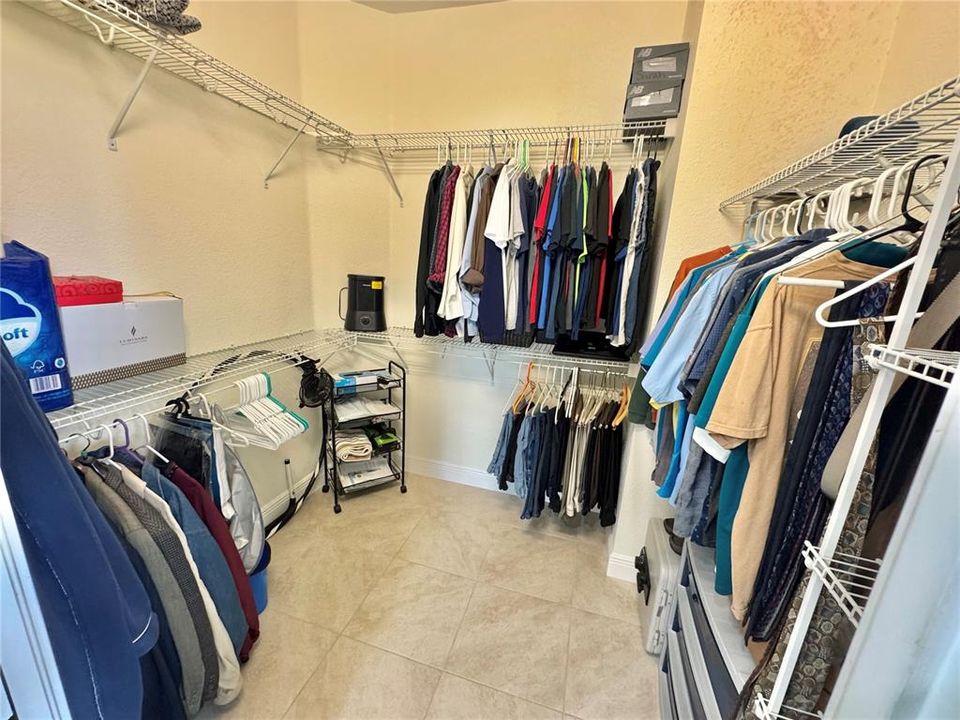 合同活跃: $335,000 (3 贝兹, 2 浴室, 1843 平方英尺)