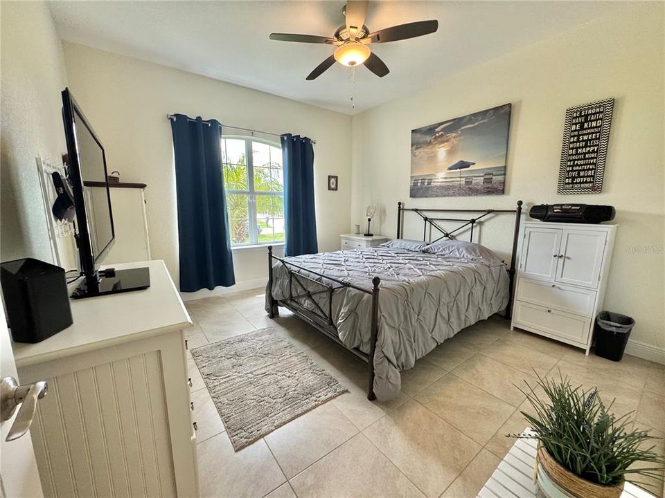 合同活跃: $335,000 (3 贝兹, 2 浴室, 1843 平方英尺)