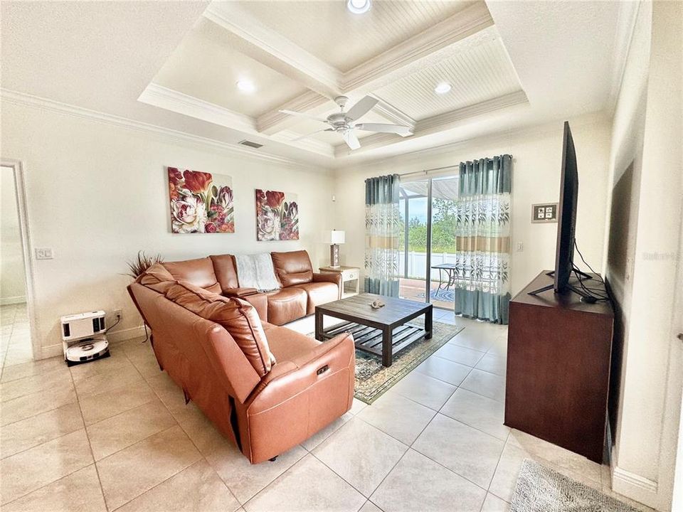 合同活跃: $335,000 (3 贝兹, 2 浴室, 1843 平方英尺)