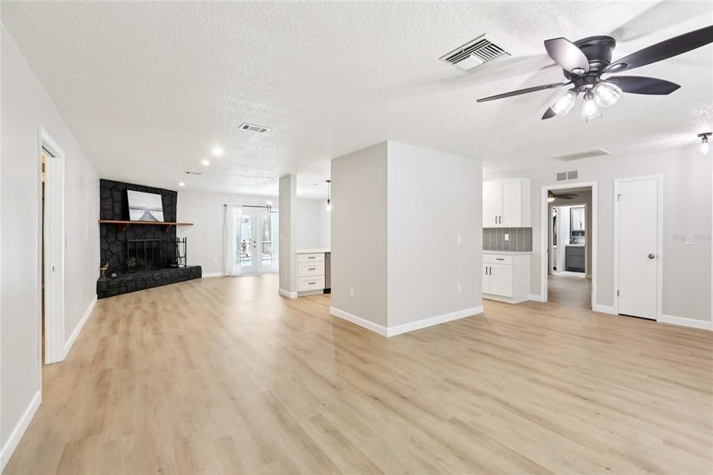 Active With Contract: $575,000 (3 beds, 2 baths, 1878 Square Feet)