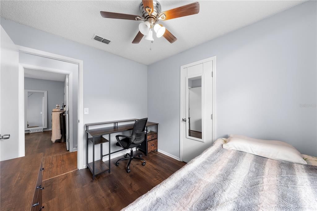 待售: $315,000 (3 贝兹, 1 浴室, 904 平方英尺)