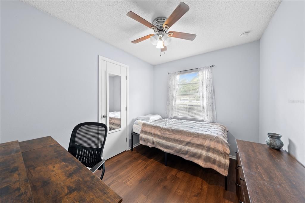 待售: $315,000 (3 贝兹, 1 浴室, 904 平方英尺)