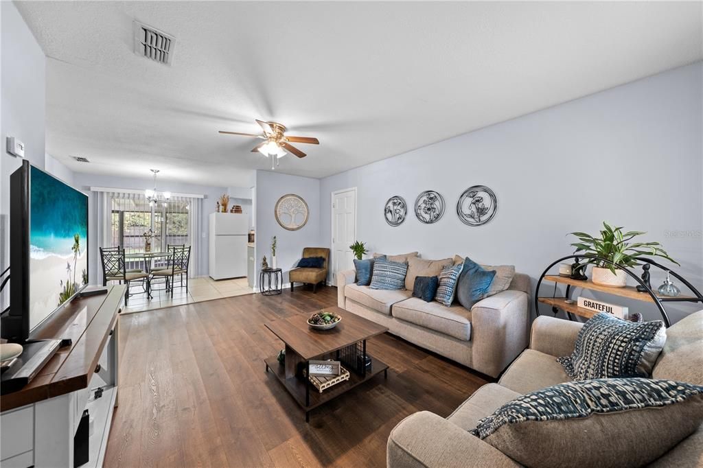 待售: $315,000 (3 贝兹, 1 浴室, 904 平方英尺)