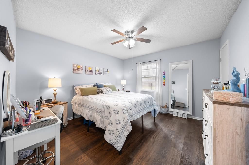 待售: $315,000 (3 贝兹, 1 浴室, 904 平方英尺)