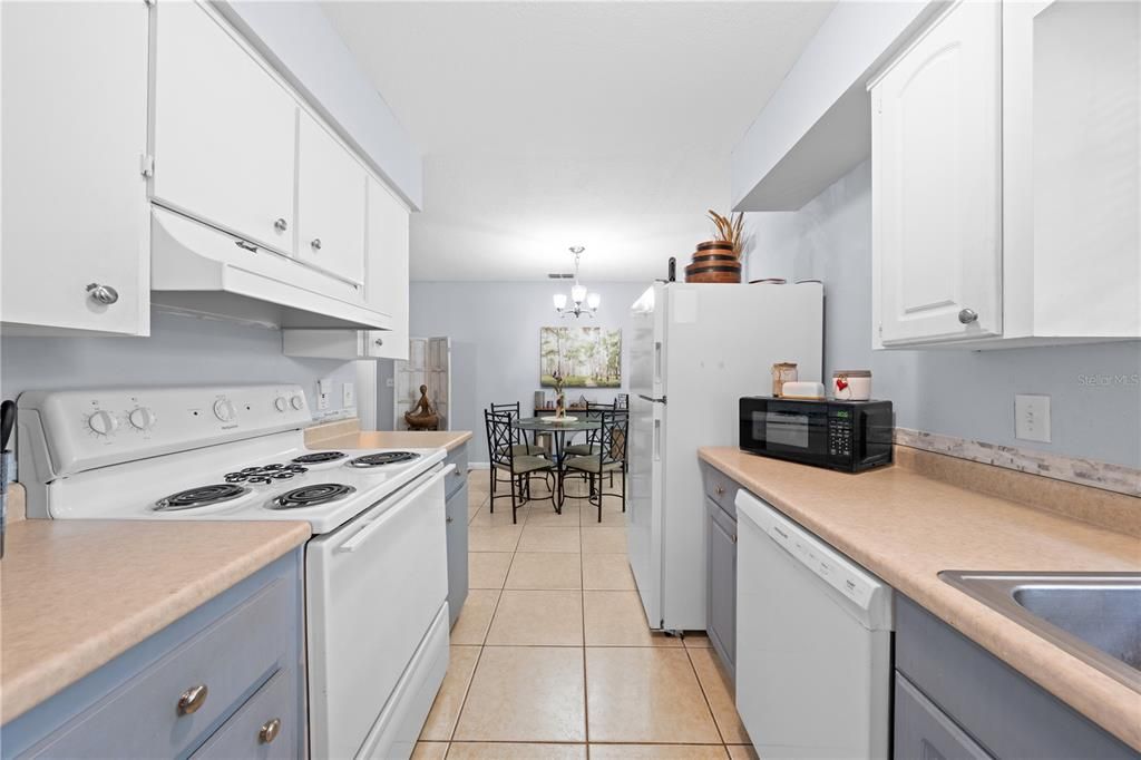 待售: $315,000 (3 贝兹, 1 浴室, 904 平方英尺)