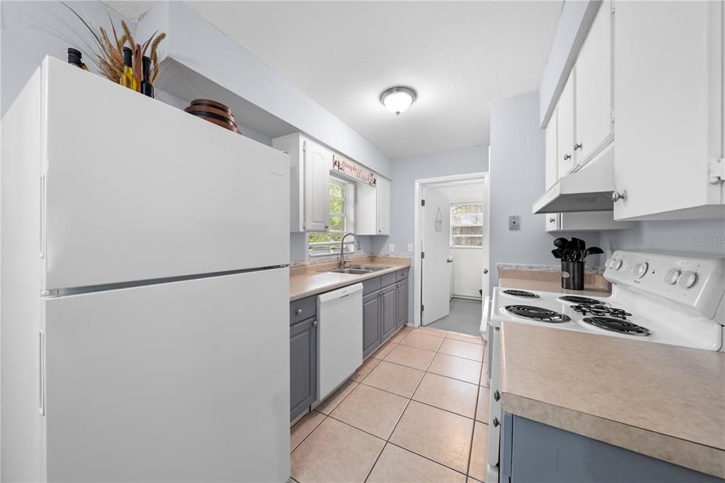 待售: $315,000 (3 贝兹, 1 浴室, 904 平方英尺)