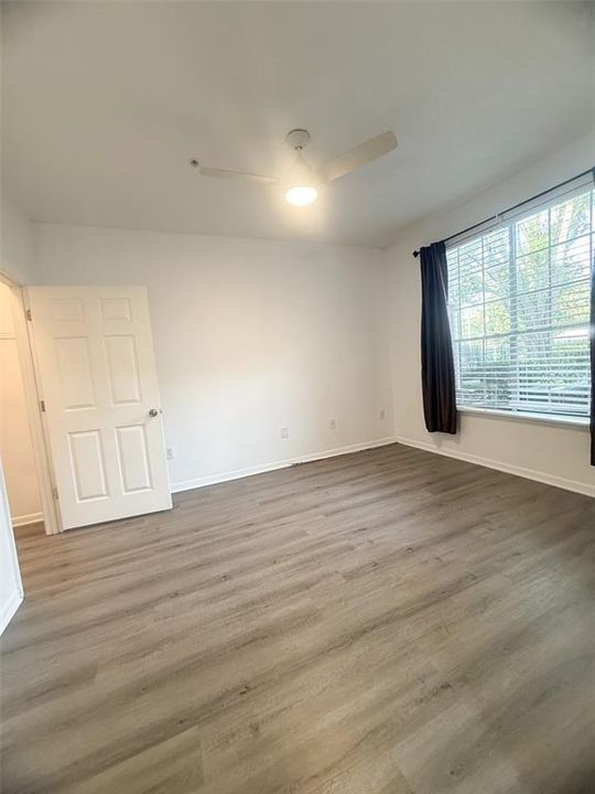 For Sale: $255,000 (2 beds, 2 baths, 886 Square Feet)