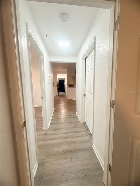 For Sale: $255,000 (2 beds, 2 baths, 886 Square Feet)