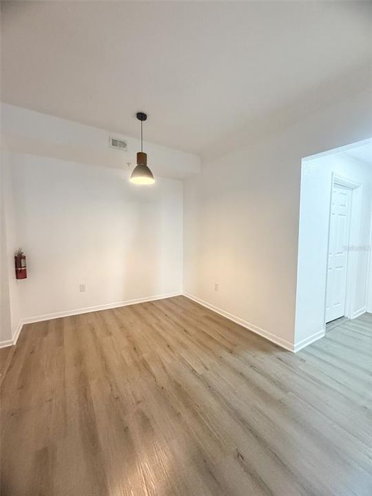 For Sale: $255,000 (2 beds, 2 baths, 886 Square Feet)