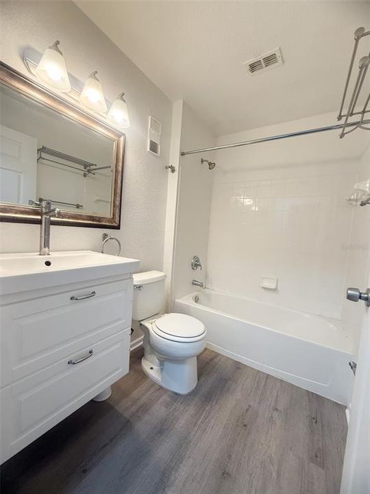 For Sale: $255,000 (2 beds, 2 baths, 886 Square Feet)