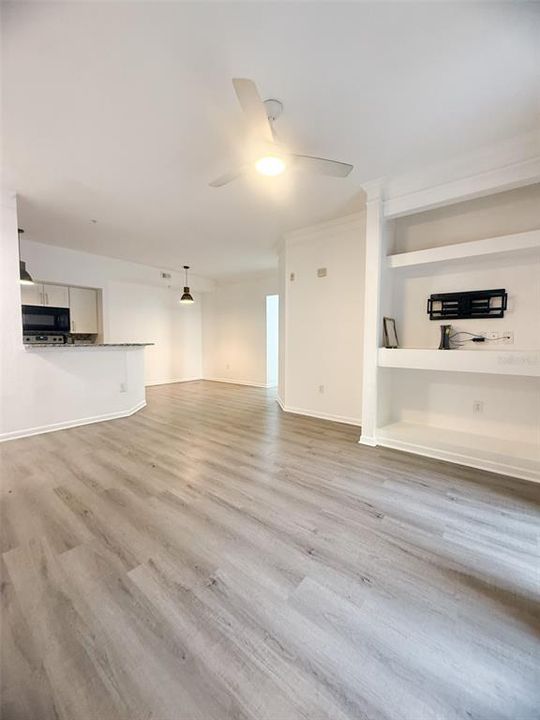 For Sale: $255,000 (2 beds, 2 baths, 886 Square Feet)