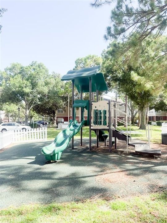 For Sale: $255,000 (2 beds, 2 baths, 886 Square Feet)