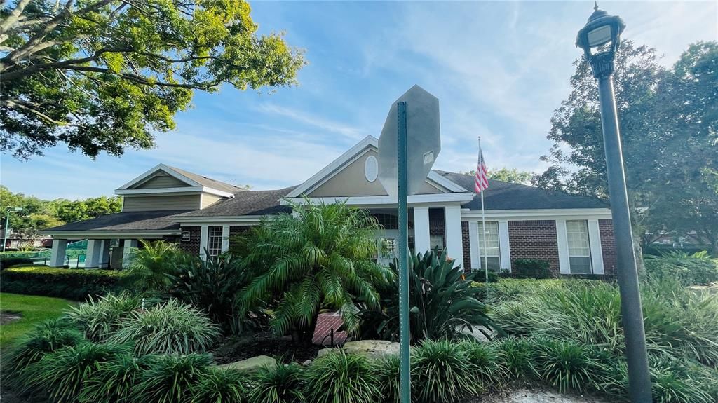 For Sale: $255,000 (2 beds, 2 baths, 886 Square Feet)