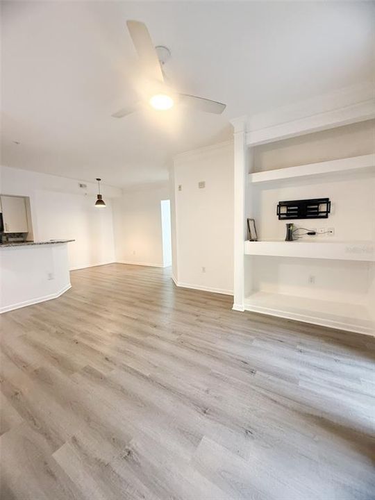 For Sale: $255,000 (2 beds, 2 baths, 886 Square Feet)