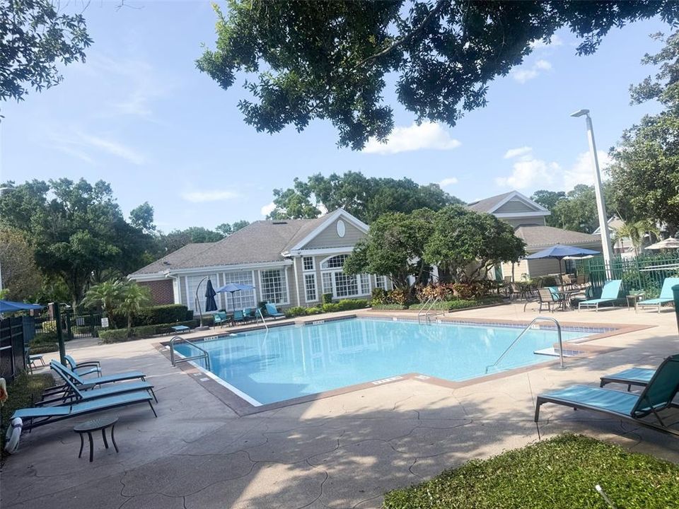 For Sale: $255,000 (2 beds, 2 baths, 886 Square Feet)