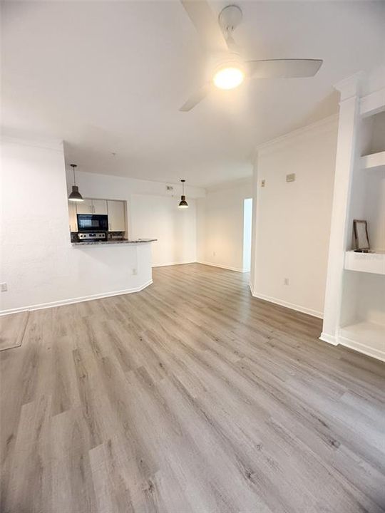 For Sale: $255,000 (2 beds, 2 baths, 886 Square Feet)