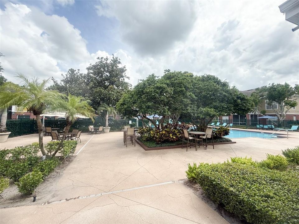 For Sale: $255,000 (2 beds, 2 baths, 886 Square Feet)