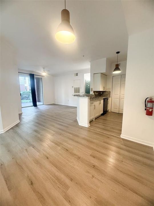 For Sale: $255,000 (2 beds, 2 baths, 886 Square Feet)