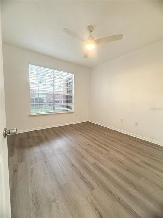 For Sale: $255,000 (2 beds, 2 baths, 886 Square Feet)