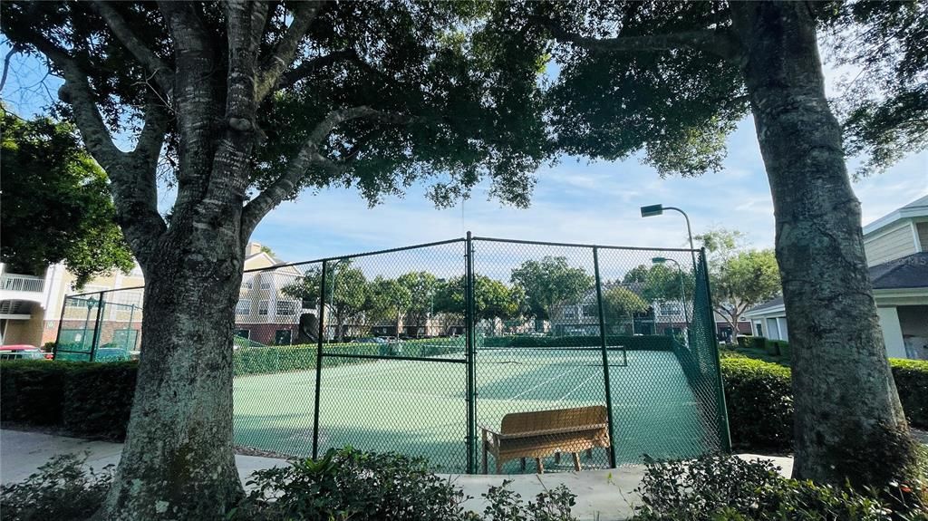 For Sale: $255,000 (2 beds, 2 baths, 886 Square Feet)