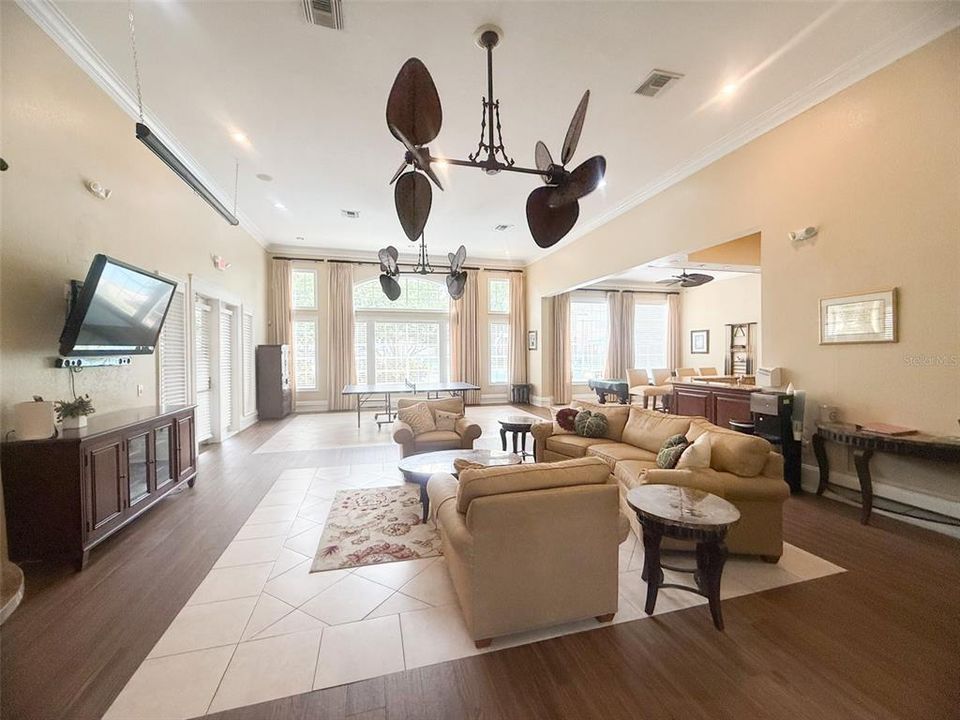 For Sale: $255,000 (2 beds, 2 baths, 886 Square Feet)