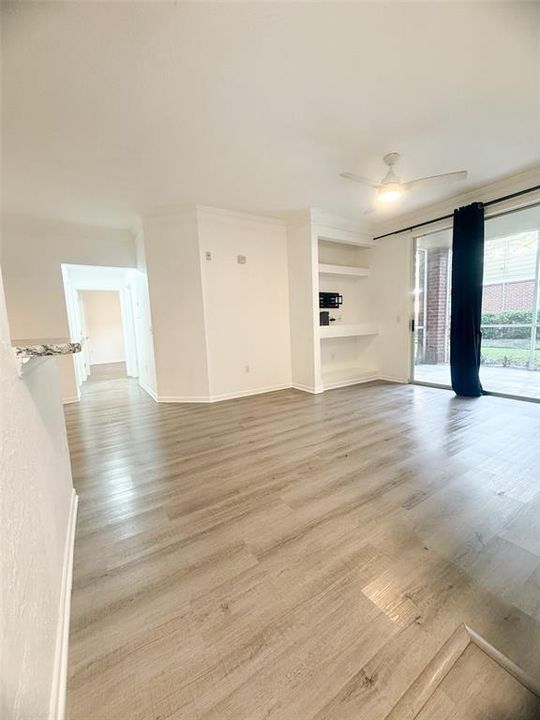 For Sale: $255,000 (2 beds, 2 baths, 886 Square Feet)