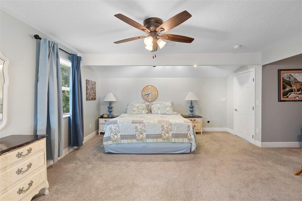 For Sale: $685,000 (3 beds, 2 baths, 2715 Square Feet)