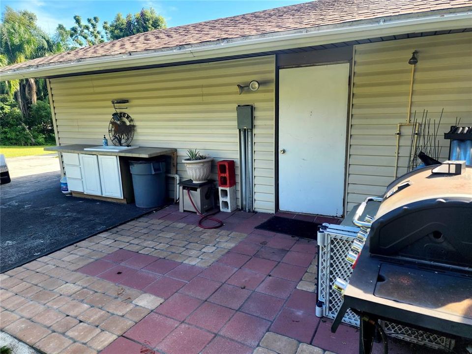 For Sale: $685,000 (3 beds, 2 baths, 2715 Square Feet)