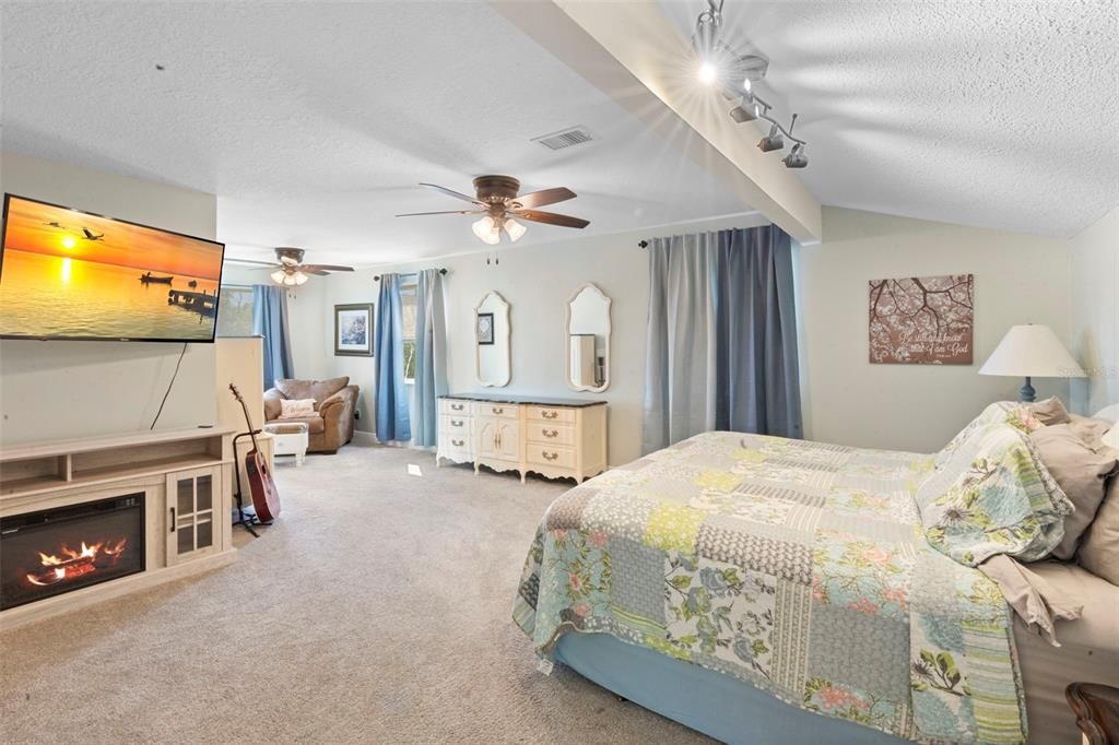 For Sale: $685,000 (3 beds, 2 baths, 2715 Square Feet)