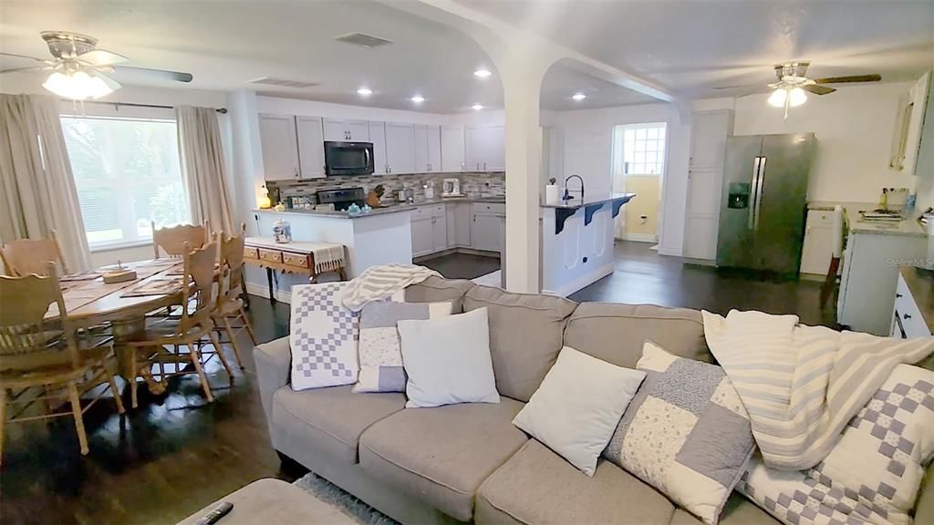 For Sale: $685,000 (3 beds, 2 baths, 2715 Square Feet)