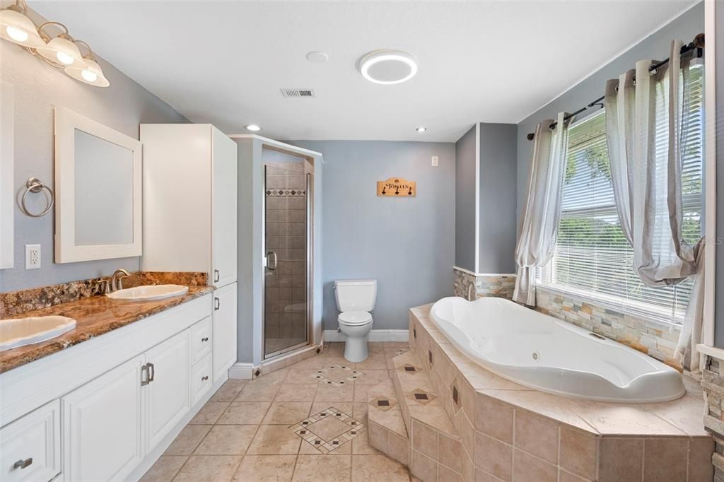 For Sale: $685,000 (3 beds, 2 baths, 2715 Square Feet)