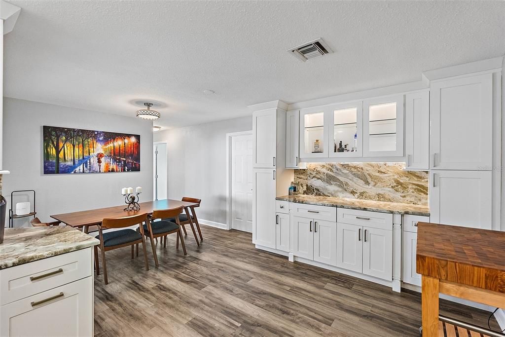 合同活跃: $520,000 (3 贝兹, 2 浴室, 1565 平方英尺)