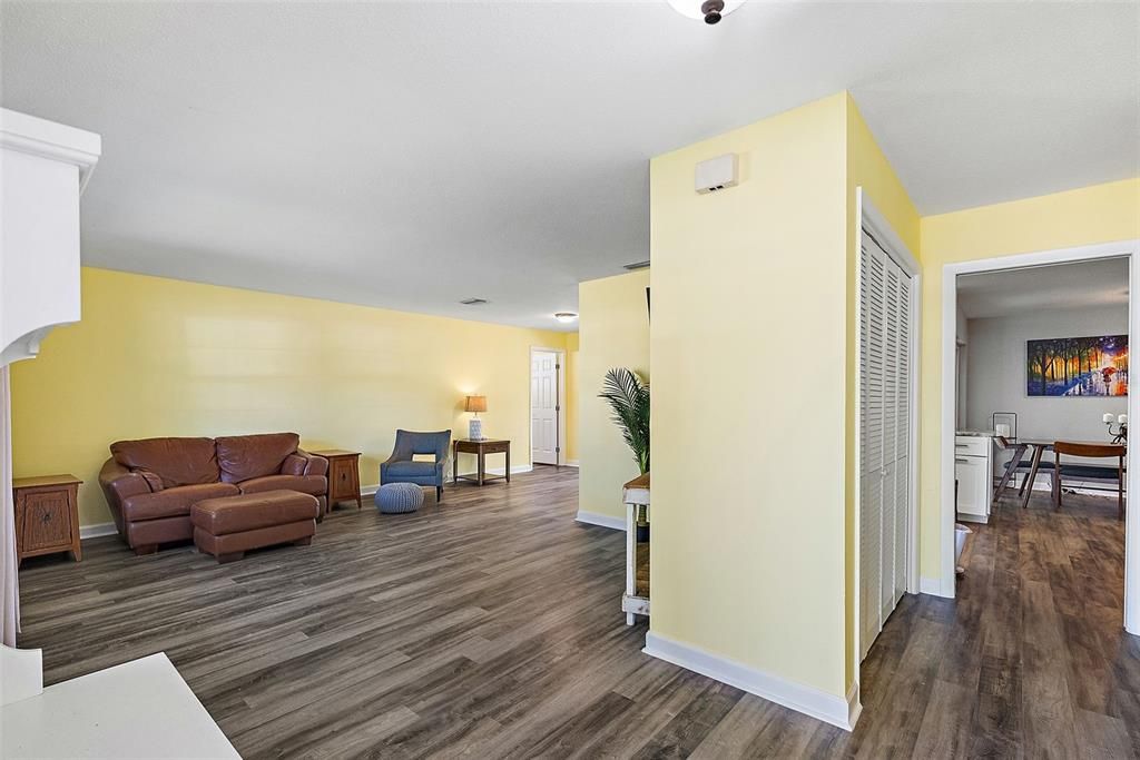 合同活跃: $520,000 (3 贝兹, 2 浴室, 1565 平方英尺)