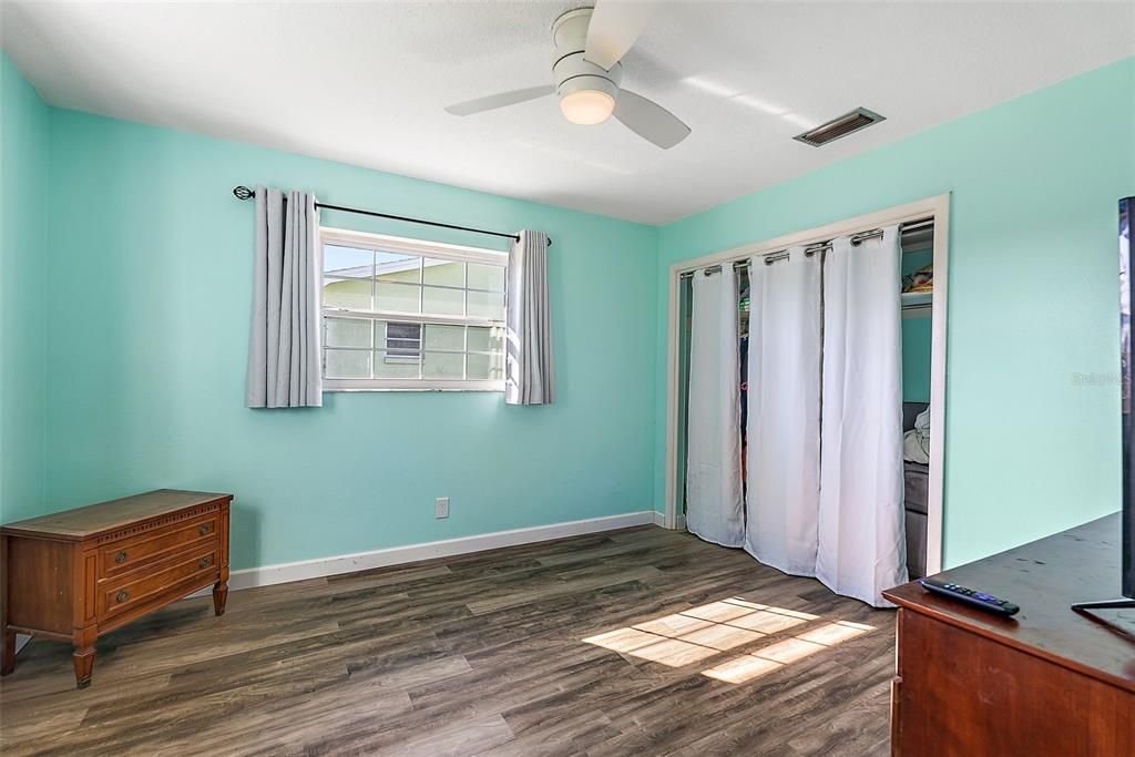 合同活跃: $520,000 (3 贝兹, 2 浴室, 1565 平方英尺)