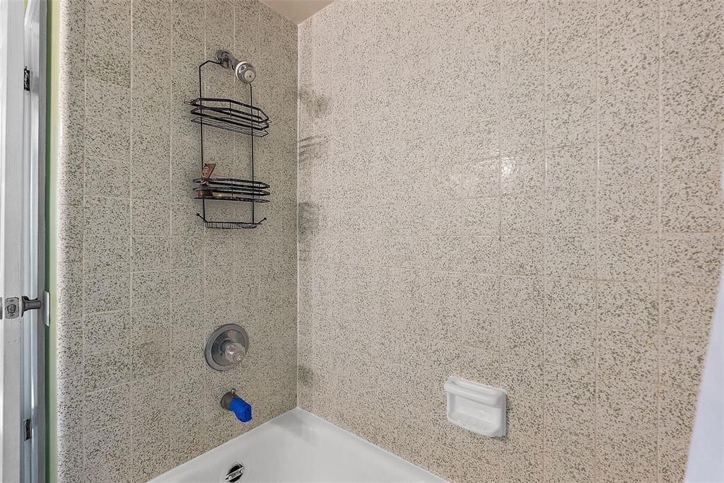 合同活跃: $520,000 (3 贝兹, 2 浴室, 1565 平方英尺)