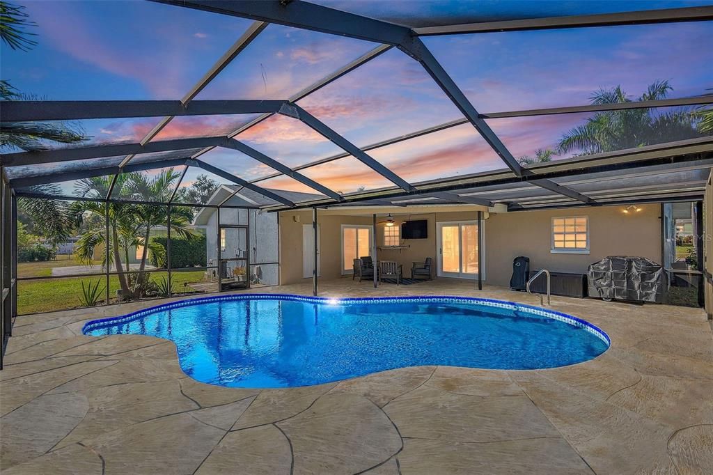 合同活跃: $520,000 (3 贝兹, 2 浴室, 1565 平方英尺)