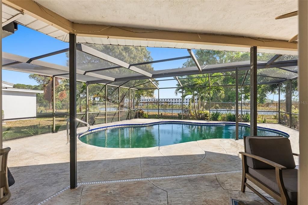 合同活跃: $520,000 (3 贝兹, 2 浴室, 1565 平方英尺)