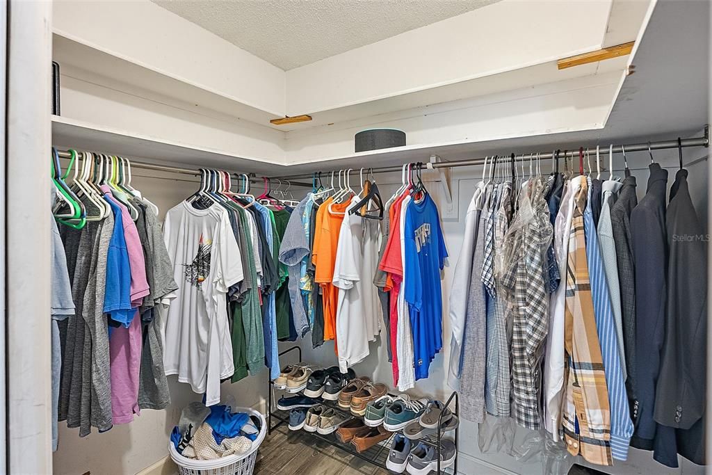 合同活跃: $520,000 (3 贝兹, 2 浴室, 1565 平方英尺)