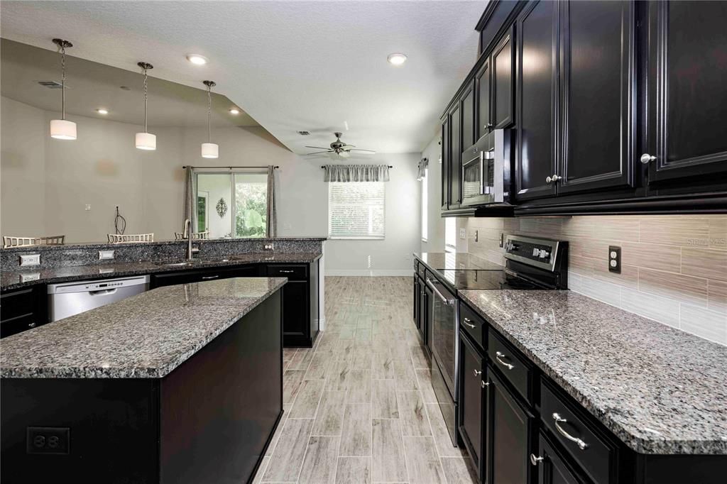 En Venta: $330,000 (3 camas, 2 baños, 1876 Pies cuadrados)