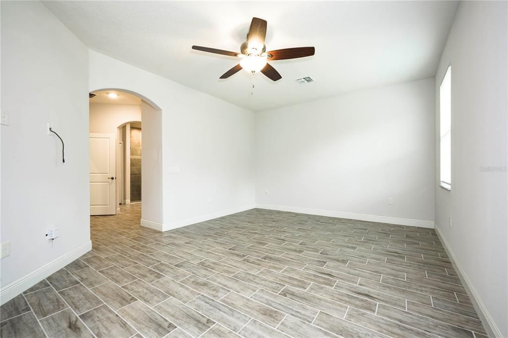 En Venta: $330,000 (3 camas, 2 baños, 1876 Pies cuadrados)