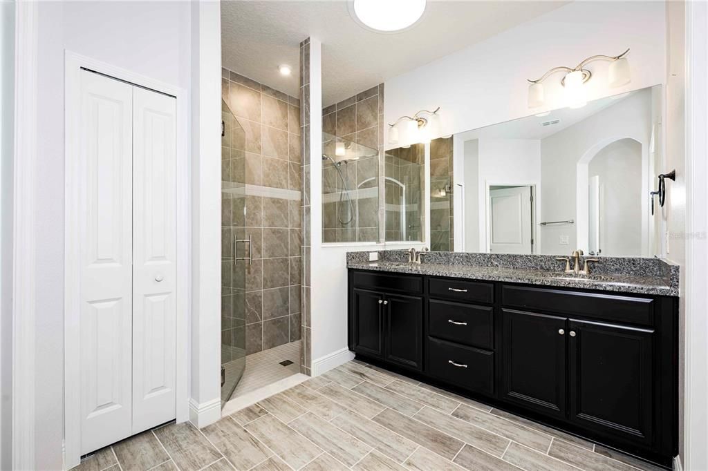 En Venta: $330,000 (3 camas, 2 baños, 1876 Pies cuadrados)