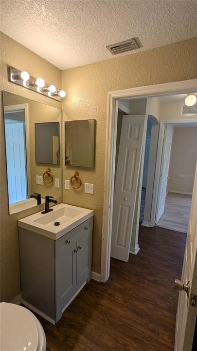 待售: $299,000 (3 贝兹, 2 浴室, 1212 平方英尺)